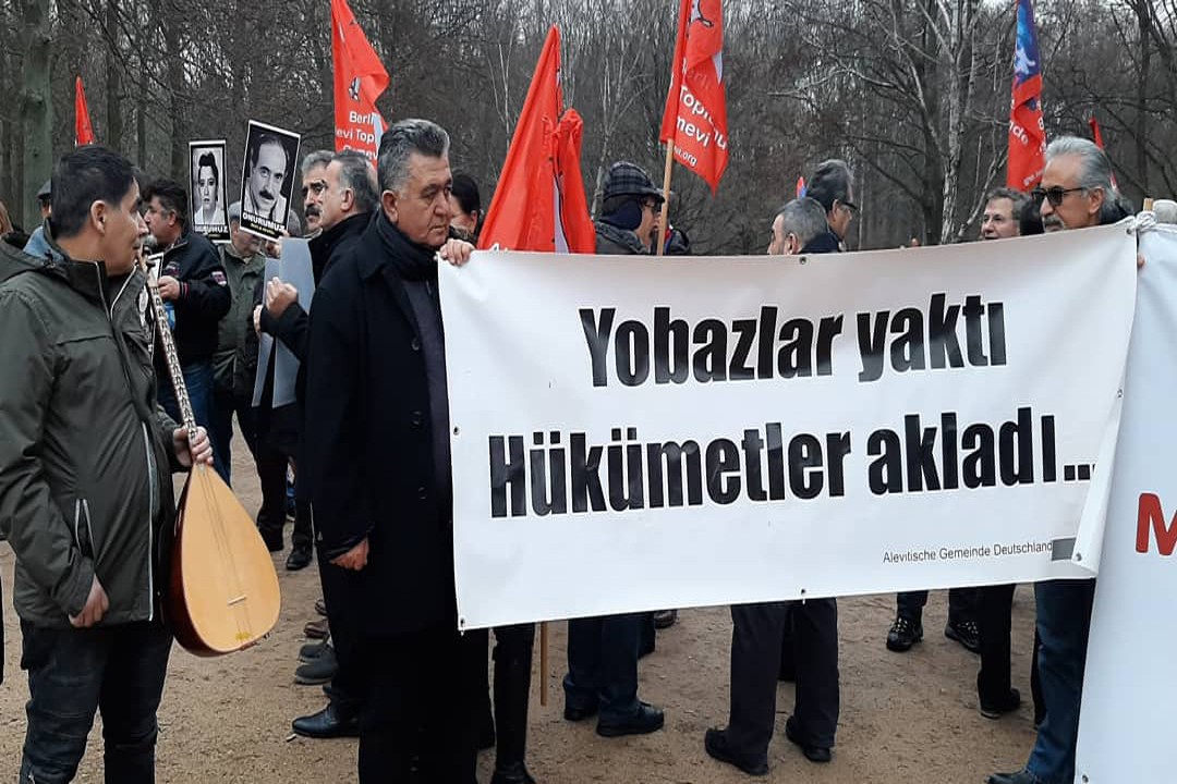 Madımak sanığı 'af' kararı Berlin Büyükelçiliği önünde protesto edildi