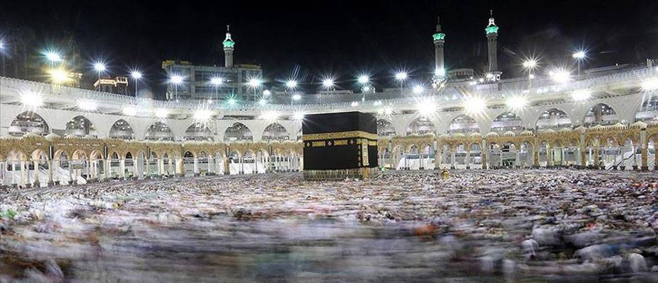 Suudi Arabistan, koronavirüs nedeniyle Kabe'nin etrafındaki tavaf alanını kapatıyor