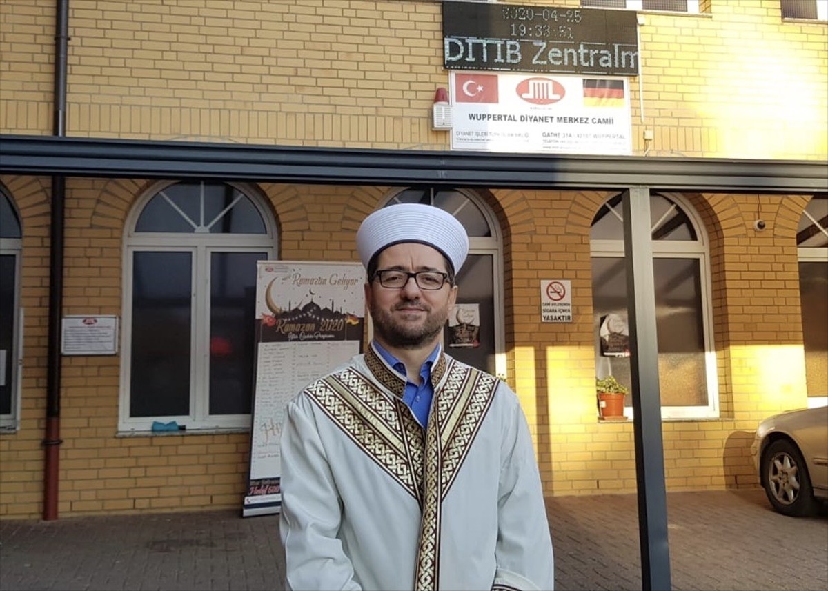 DİTİB camisi gönüllülerinden evlere iftar servisi