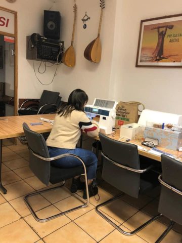 Berlin’de Sivaslı Canlar’dan maske dağıtımı