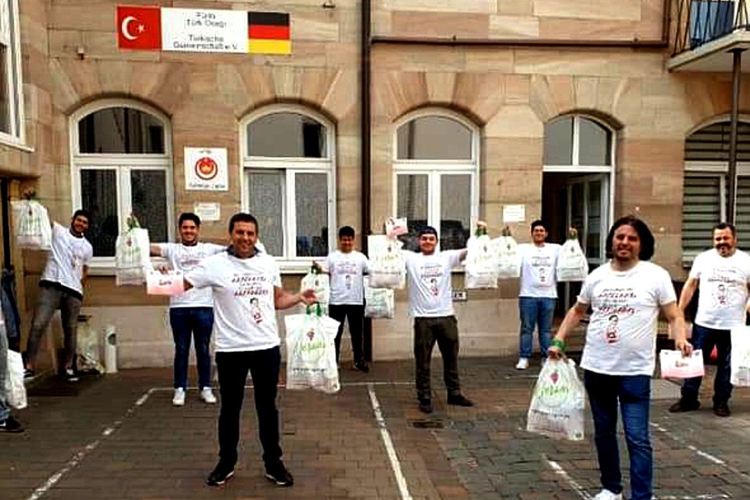 Fürth’lü İşadamından Tişörtlü Koronavirüs Uyarısı