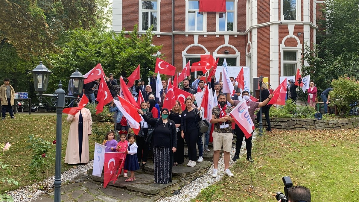 Almanya'da 15 Temmuz Demokrasi ve Milli Birlik Günü törenleri düzenlendi
