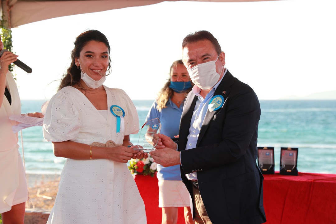 Mavi bayraklı plajların yarısı Antalya'da