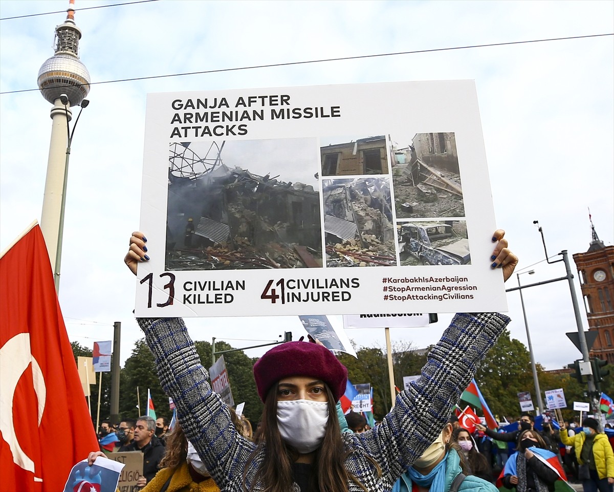 Berlin’de Azerbaycan’a destek gösterisi düzenlendi