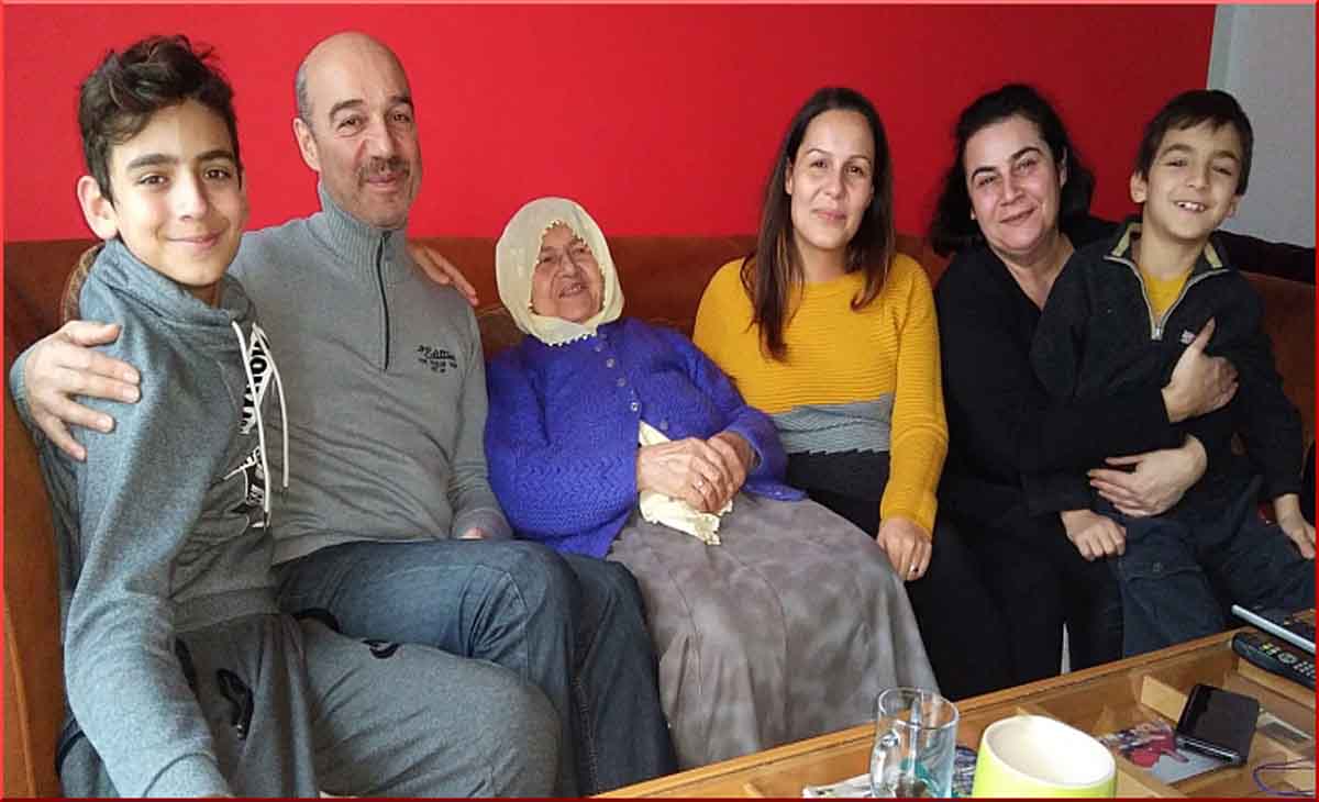 Gazeteci Mesut Yeter`in annesi Belkıs Yeter Hakk`a yürüdü