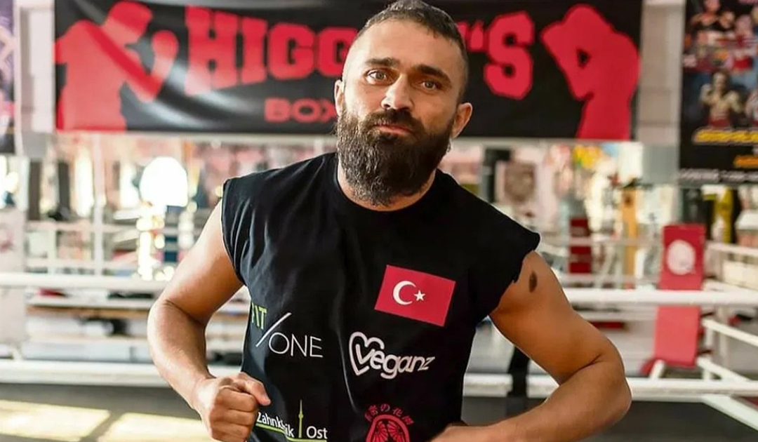 Boksör Ünsal Arık’a bıçaklı saldırı düzenlenmiş