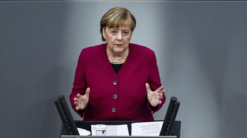 Merkel, yoğun bakımdaki doktorların "yardım" çağrılarının duyulmasını istedi