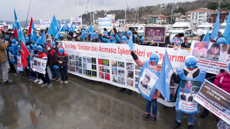 Uygurlar Wang Yi'nin Türkiye Ziyaretini Protesto Etti