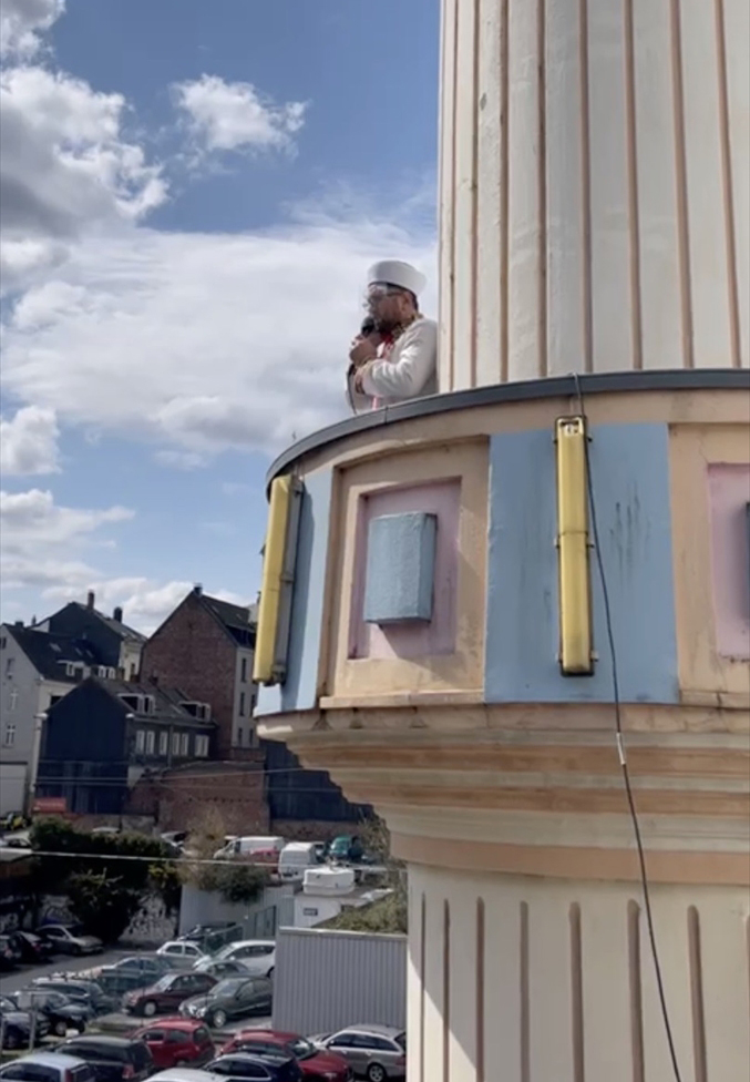 Wuppertal’da hoparlörle minareden Cuma ezanı okunuyor