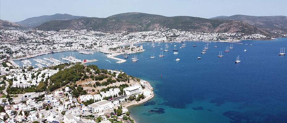 Bodrum ve Marmaris'te 'tam kapanma' öncesi yoğunluk arttı