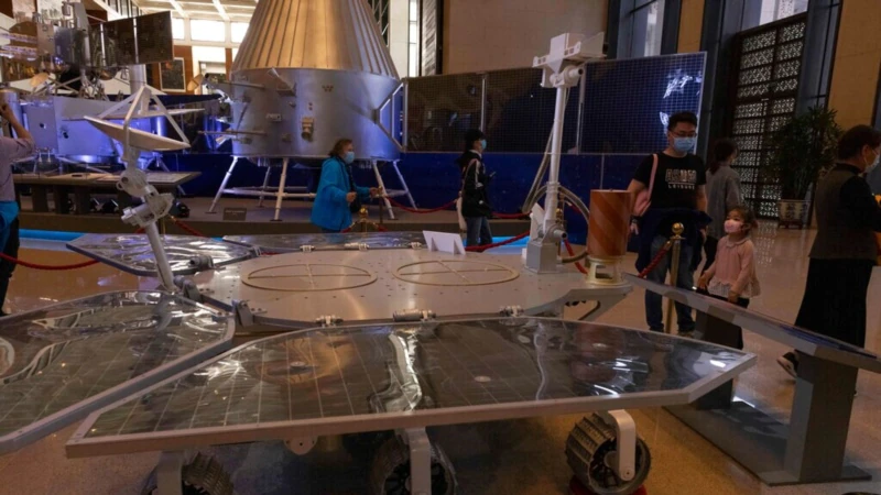 Çin'in Uzay Aracı Mars Yüzeyine İniş Yaptı
