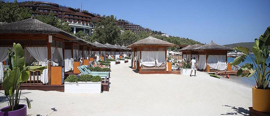 Milas'taki yangında tedbir amacıyla tahliye edilen tatilciler otellerine döndü
