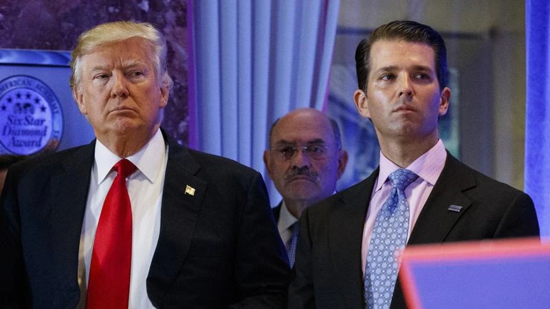 Trump'ın Şirketinin Mali İşler Müdürü Teslim Oldu