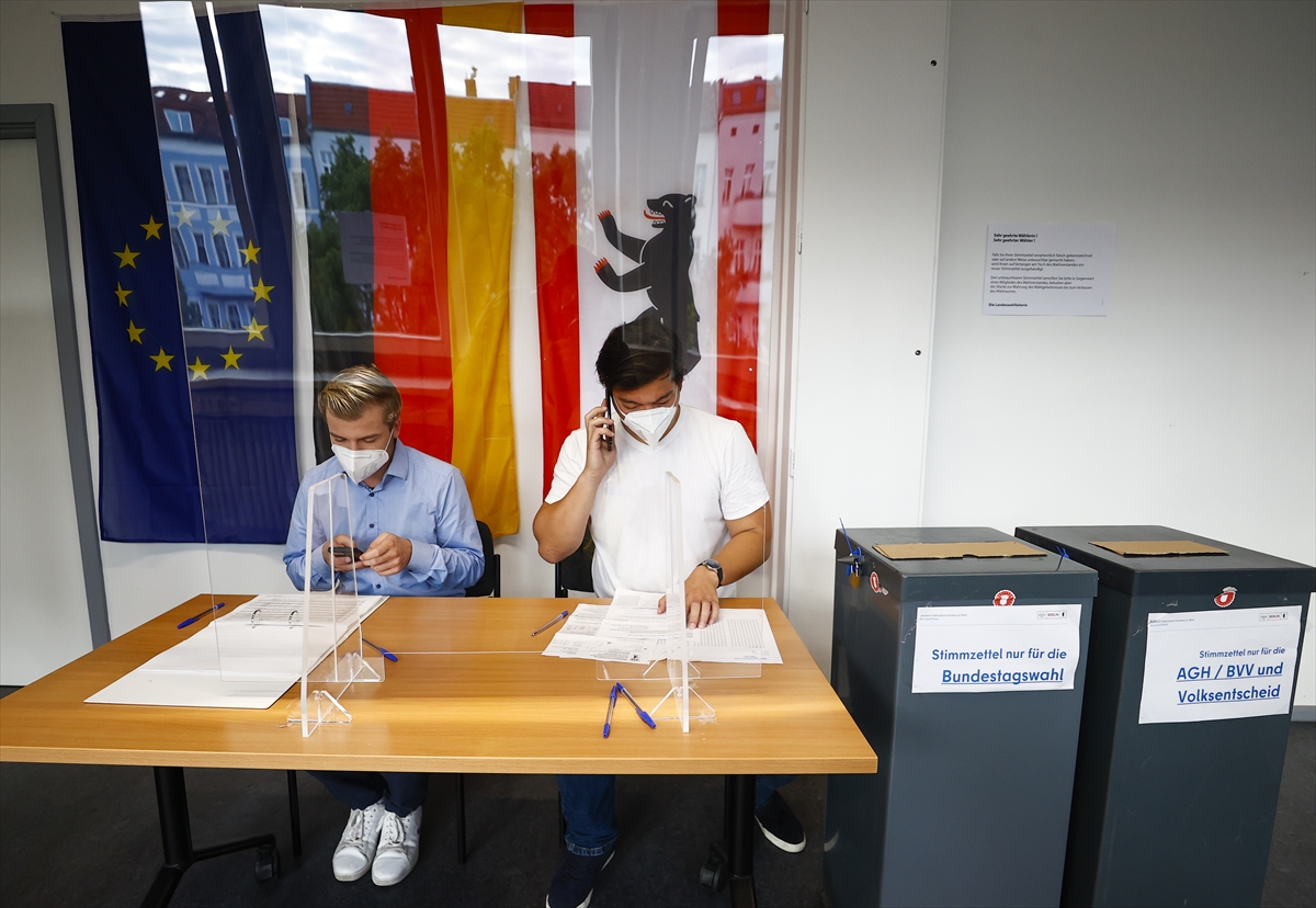 Almanya'da SPD, Yeşiller ve Hür Demokratlarla koalisyon istiyor