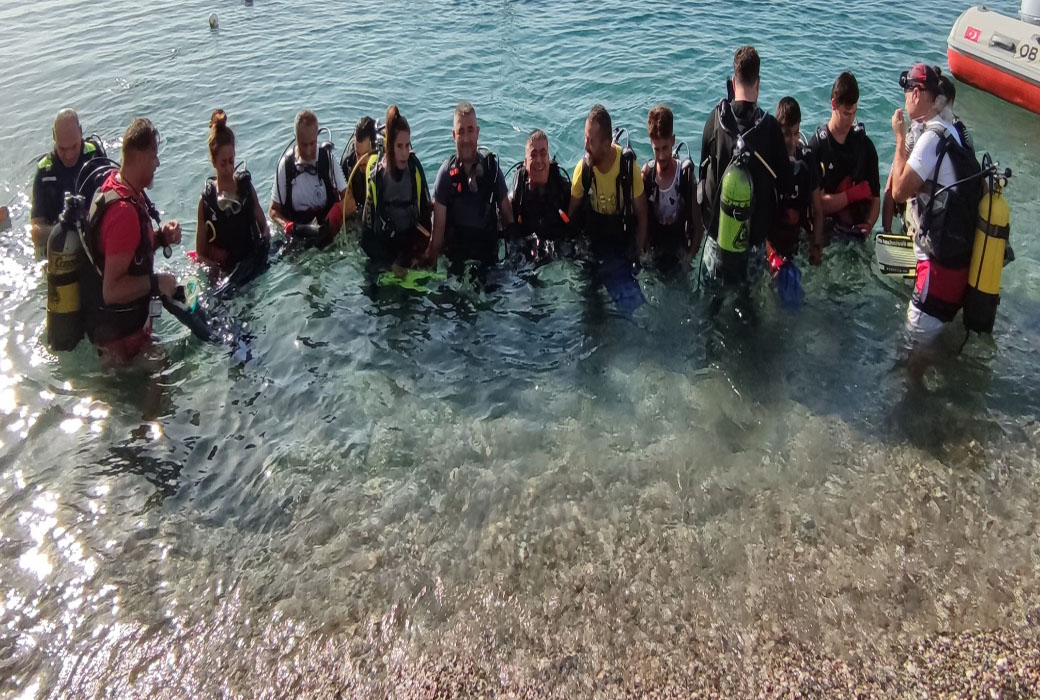 Antalya iş dünyası deniz ve ormanı temizledi