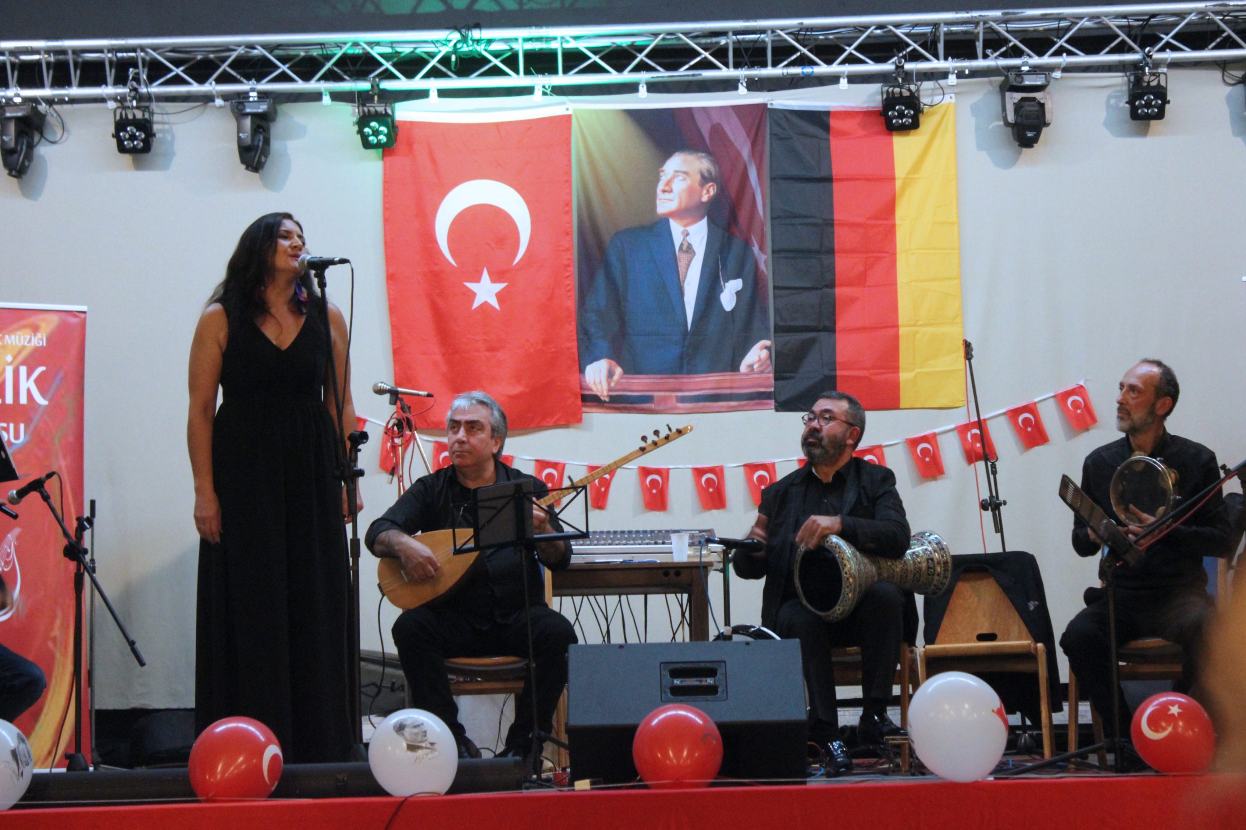 Essen'de Cumhuriyet Bayramı Coşkuyla Kutlandı