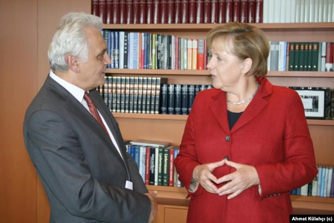 Angela Merkel Veda Ediyor