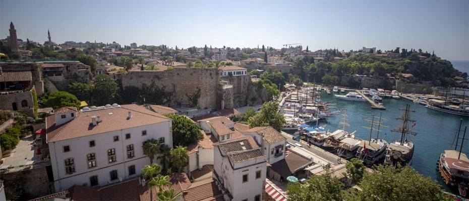 Antalya'ya tatile gelen ya konut alıyor ya da yatırım yapıyor
