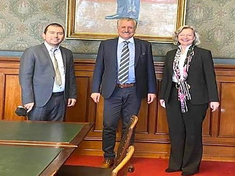 Tunç Soyer’den, Peter Tschentscher'e davet