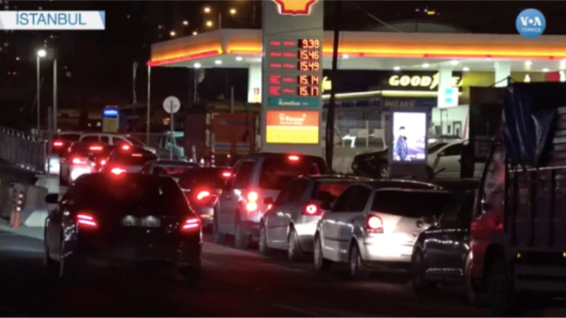 Akaryakıt Zammı Öncesi İstanbul’da Araç Kuyrukları