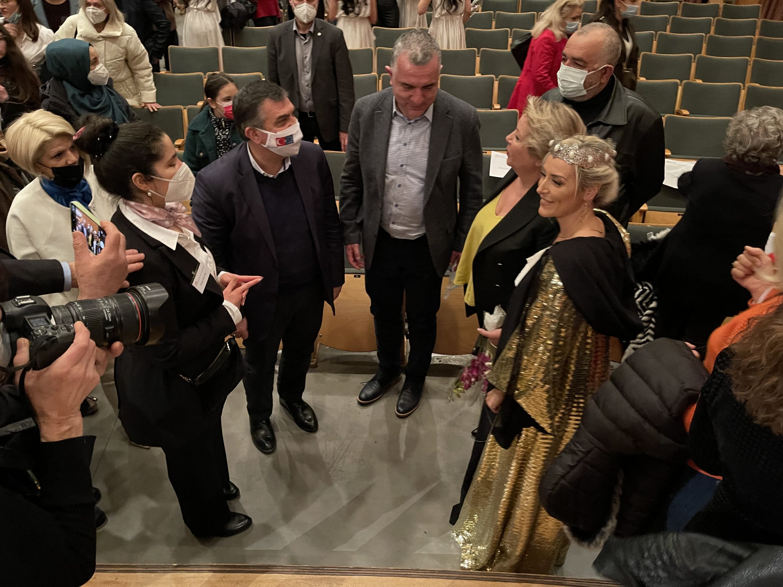 “Kibele´nin Kızları” ayakta alkışlandı