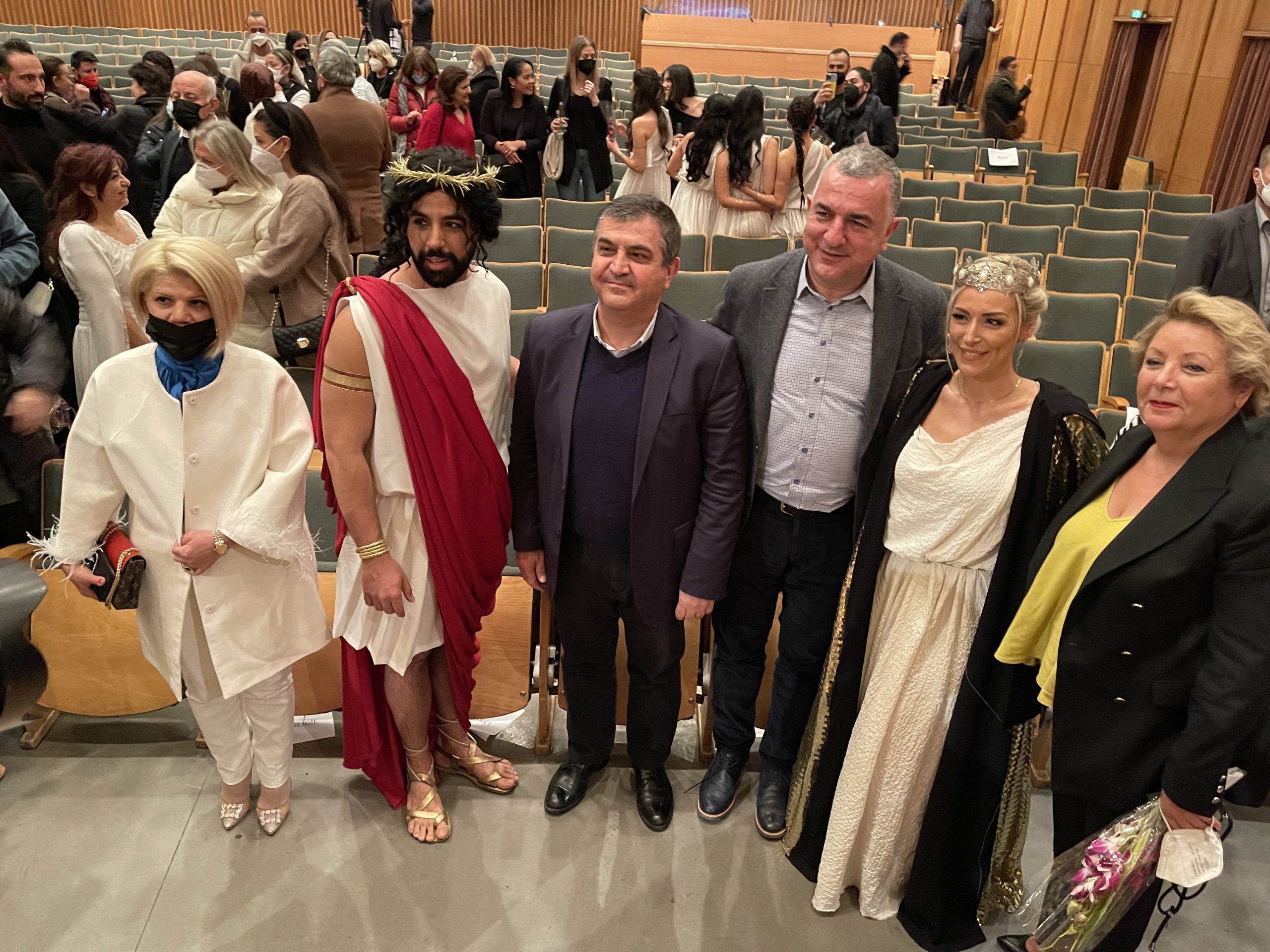 “Kibele´nin Kızları” ayakta alkışlandı