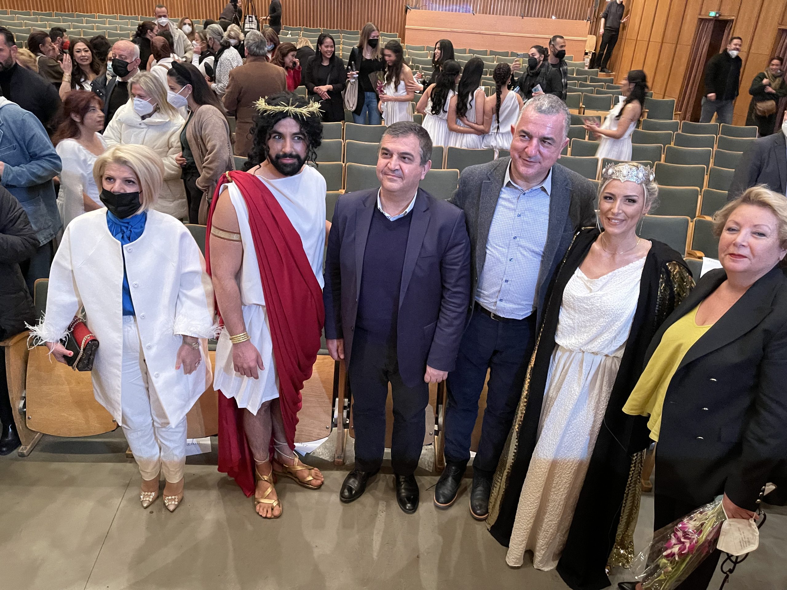 “Kibele´nin Kızları” ayakta alkışlandı