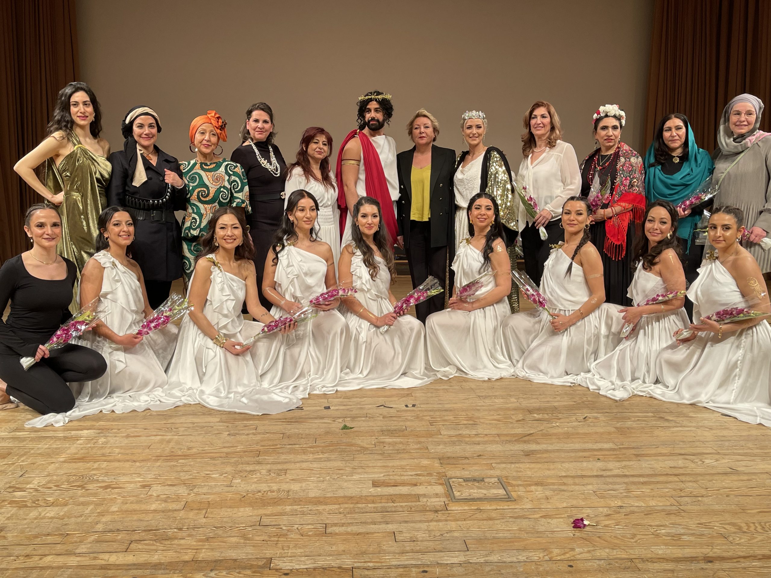 “Kibele´nin Kızları” ayakta alkışlandı