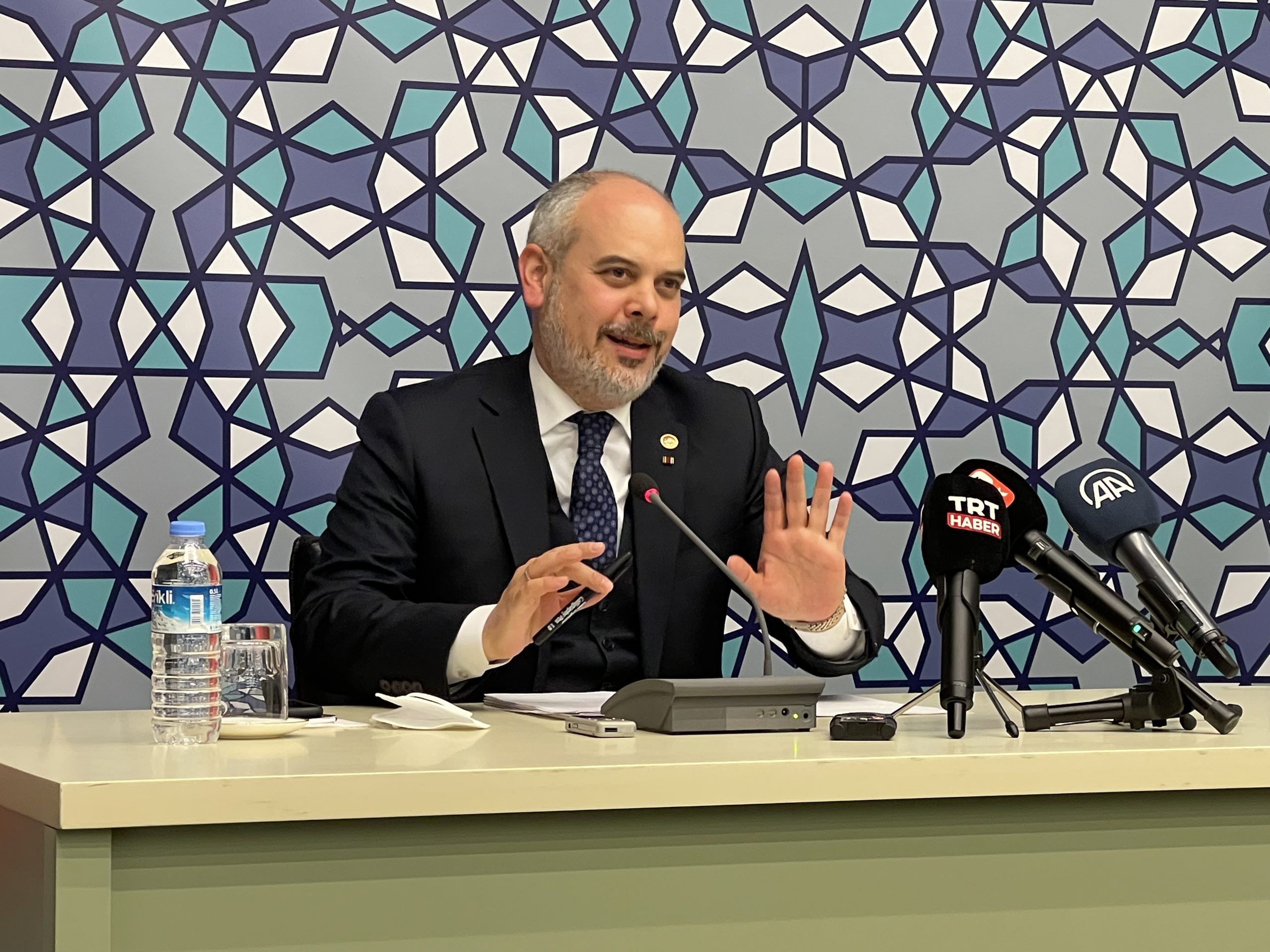 Akif Çağatay Kılıç: İki yüzlü tutumlar, değiştirilen kurallar bizi üzüyor