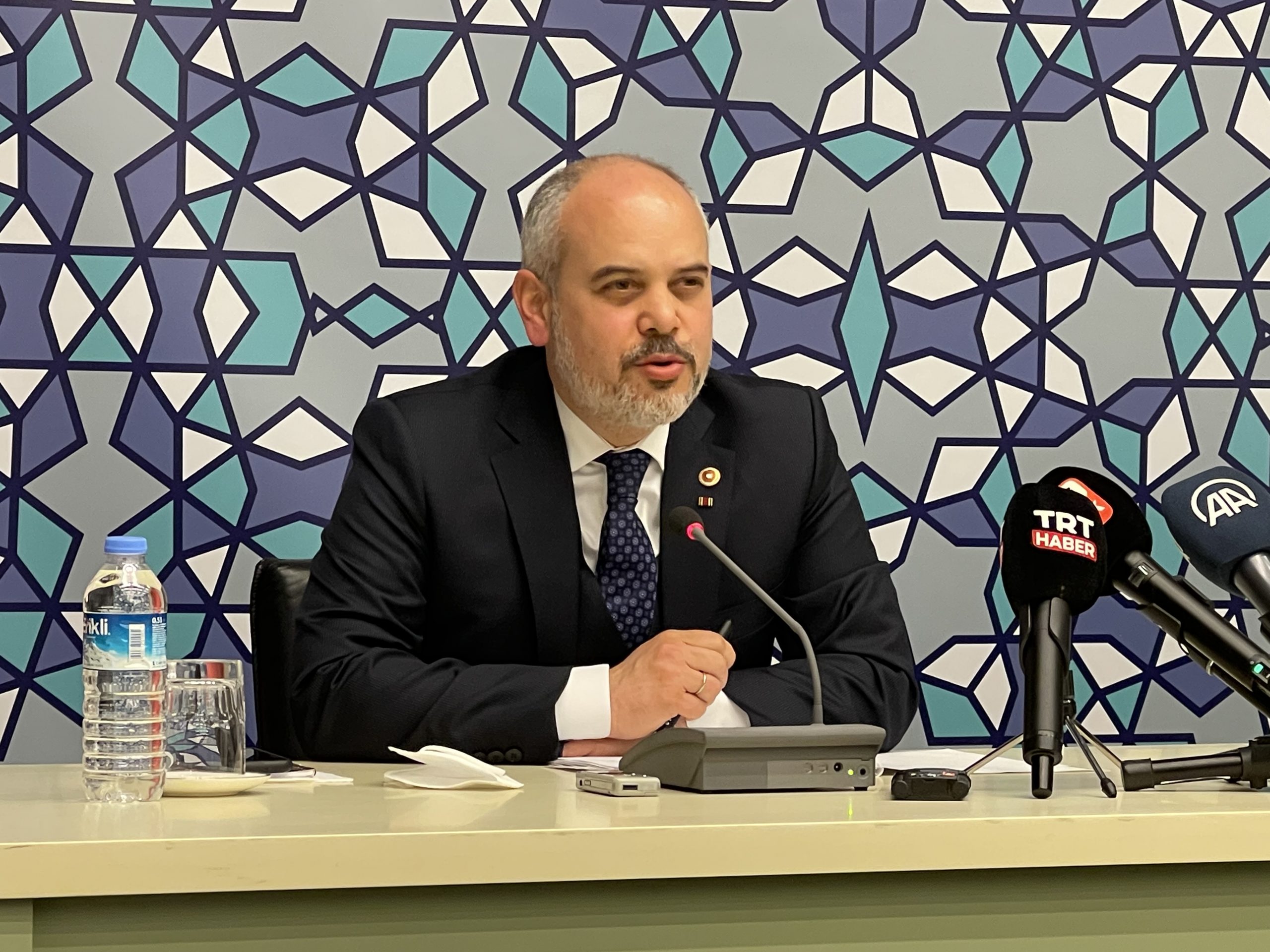 Akif Çağatay Kılıç: İki yüzlü tutumlar, değiştirilen kurallar bizi üzüyor