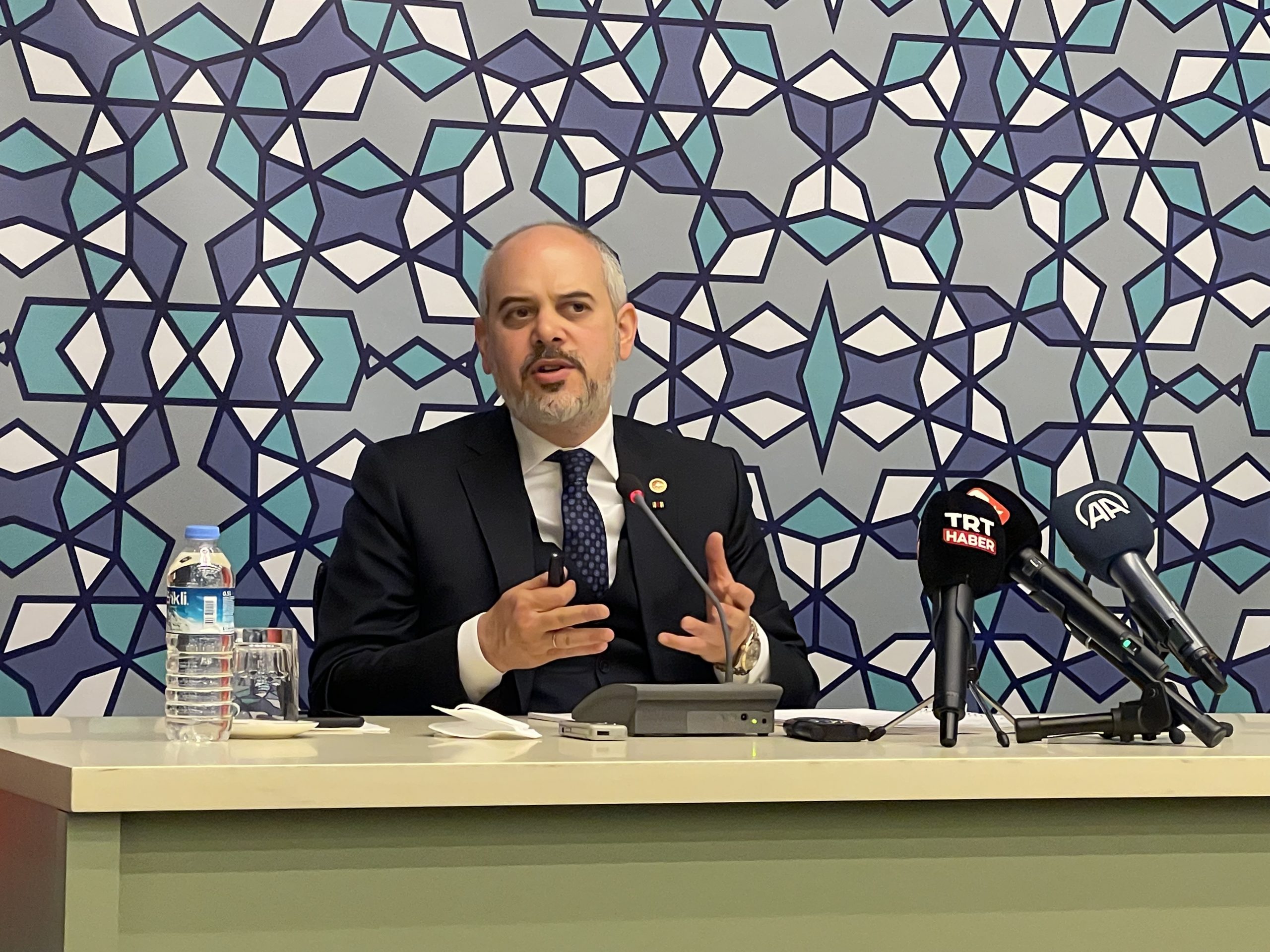 Akif Çağatay Kılıç: İki yüzlü tutumlar, değiştirilen kurallar bizi üzüyor