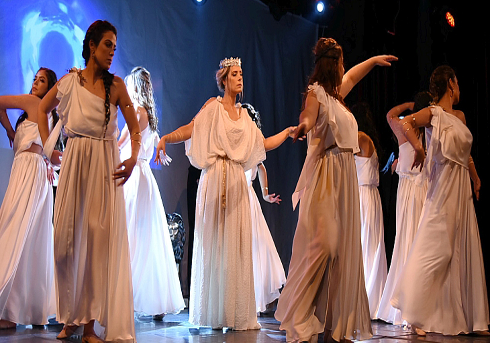 “Kibele´nin Kızları” ayakta alkışlandı