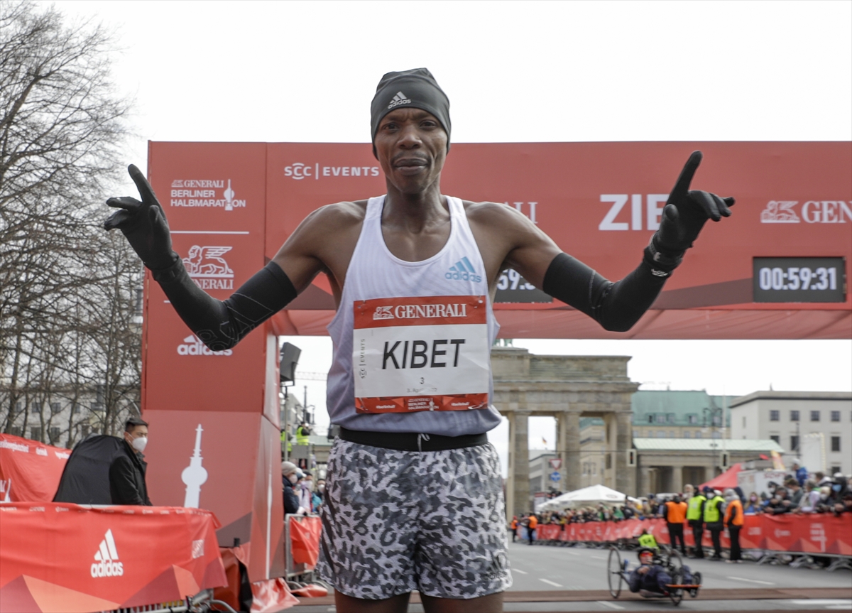 Genarali Berlin Yarı Maratonu koşuldu