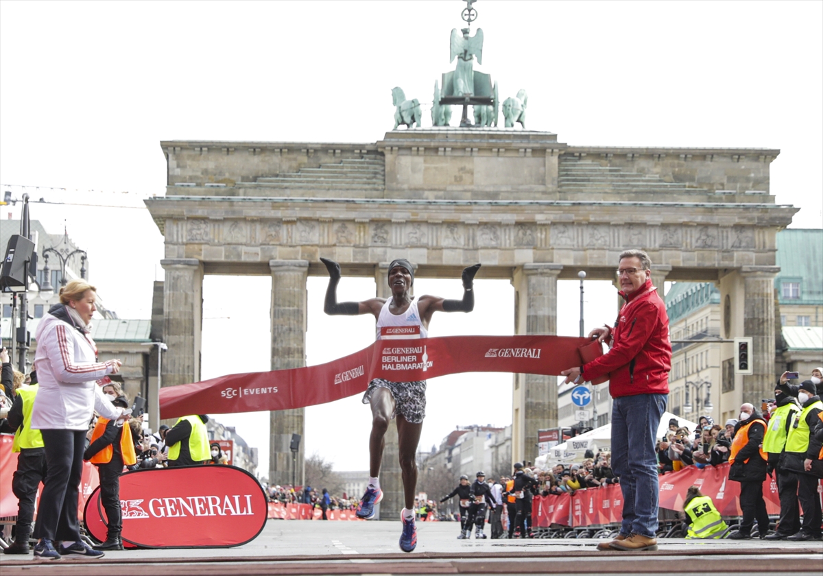 Genarali Berlin Yarı Maratonu koşuldu