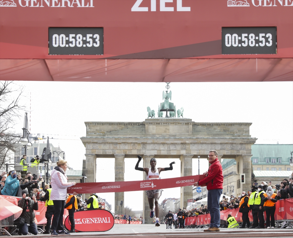Genarali Berlin Yarı Maratonu koşuldu