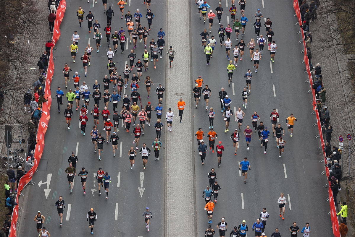 Genarali Berlin Yarı Maratonu koşuldu