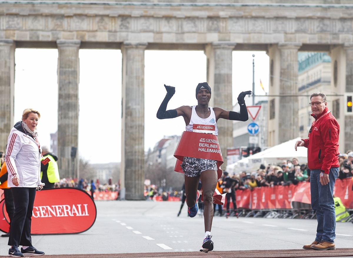 Genarali Berlin Yarı Maratonu koşuldu