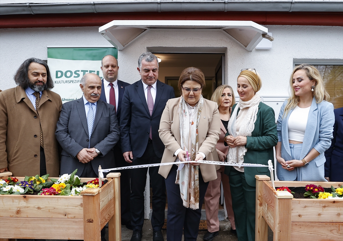 Bakan Yanık, Berlin`de huzurevi açılışı yaptı
