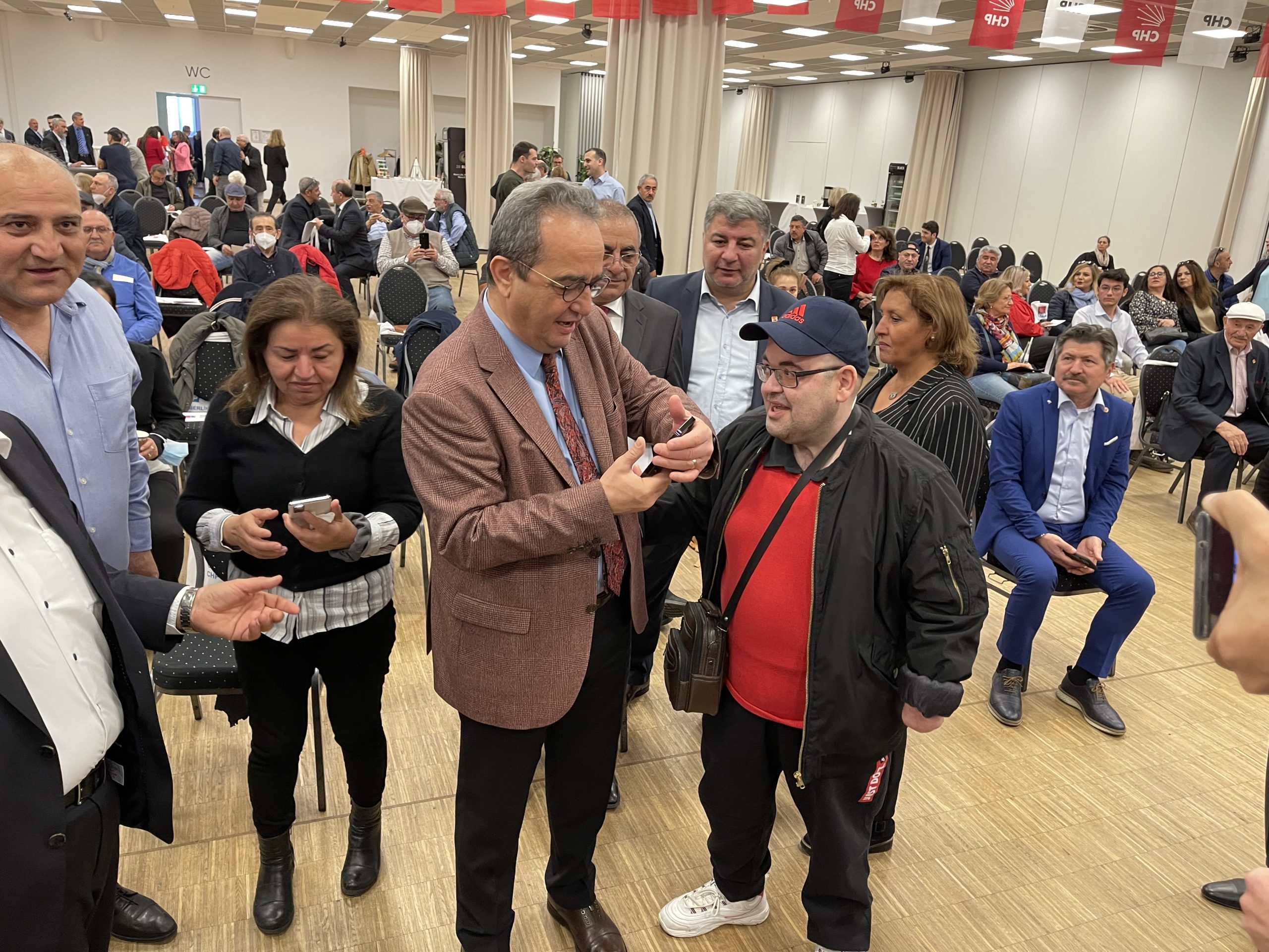Kenan Kolat, CHP Berlin Birliği’ne yeniden başkan seçildi