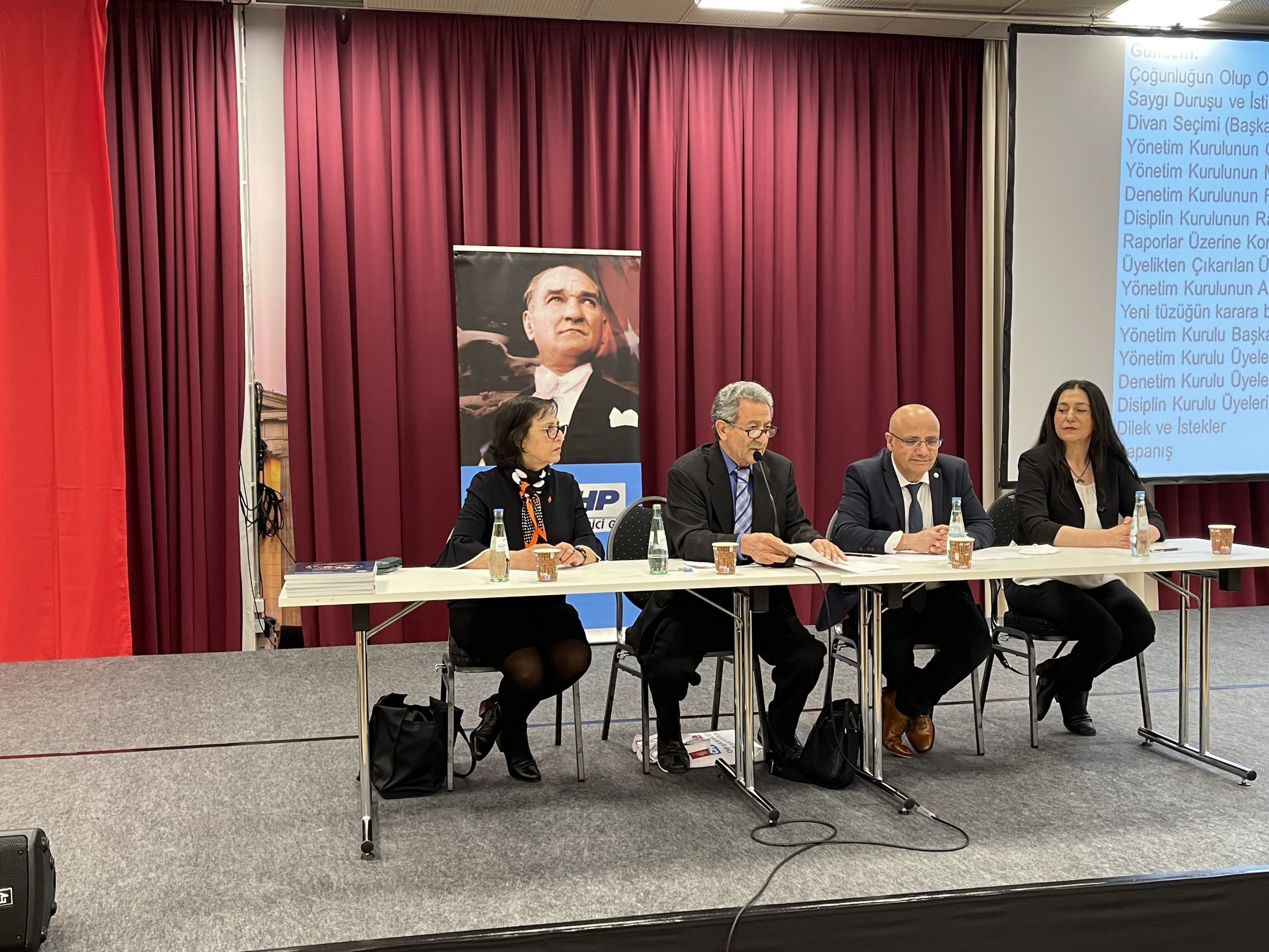 Kenan Kolat, CHP Berlin Birliği’ne yeniden başkan seçildi