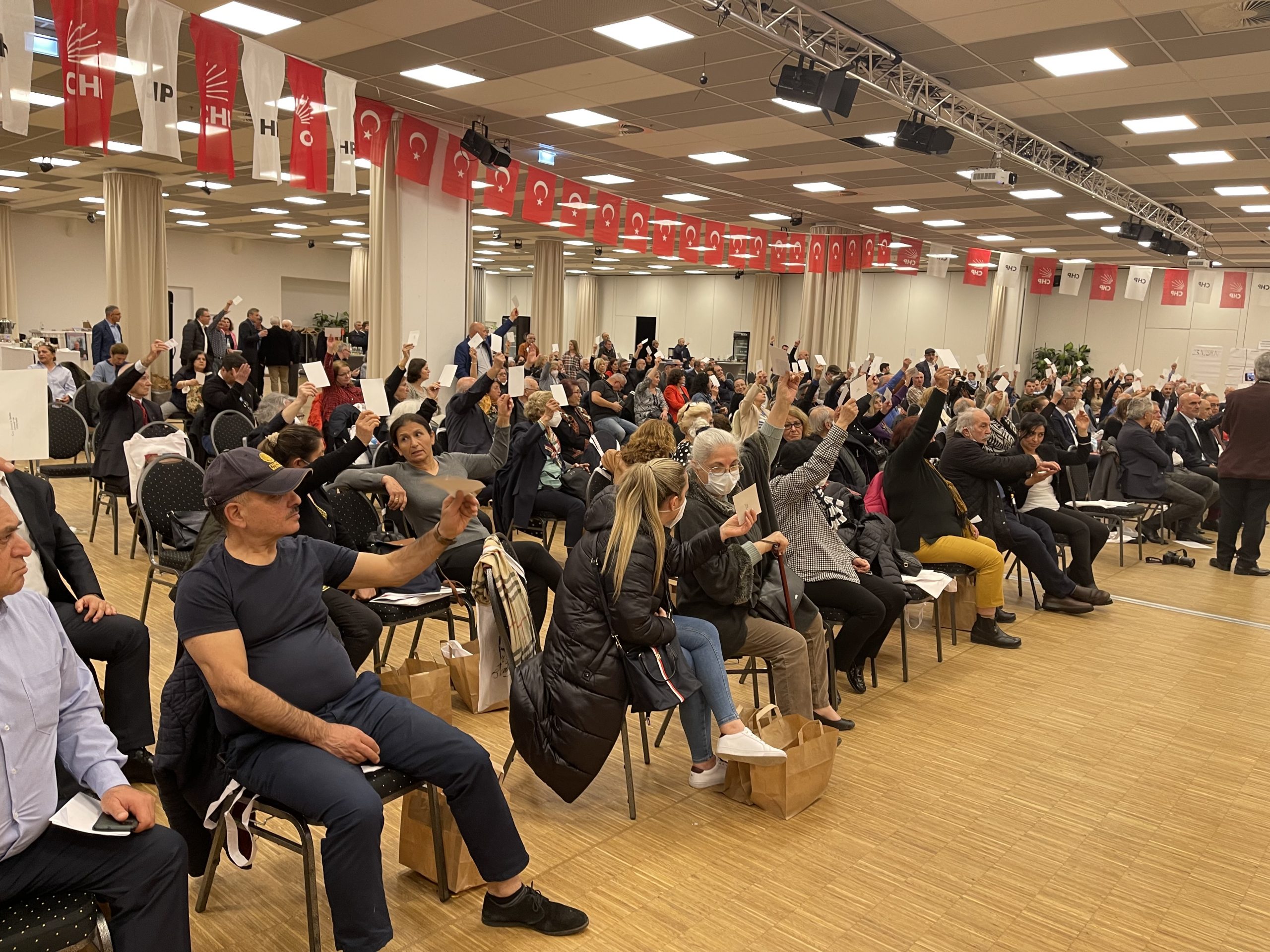 Kenan Kolat, CHP Berlin Birliği’ne yeniden başkan seçildi