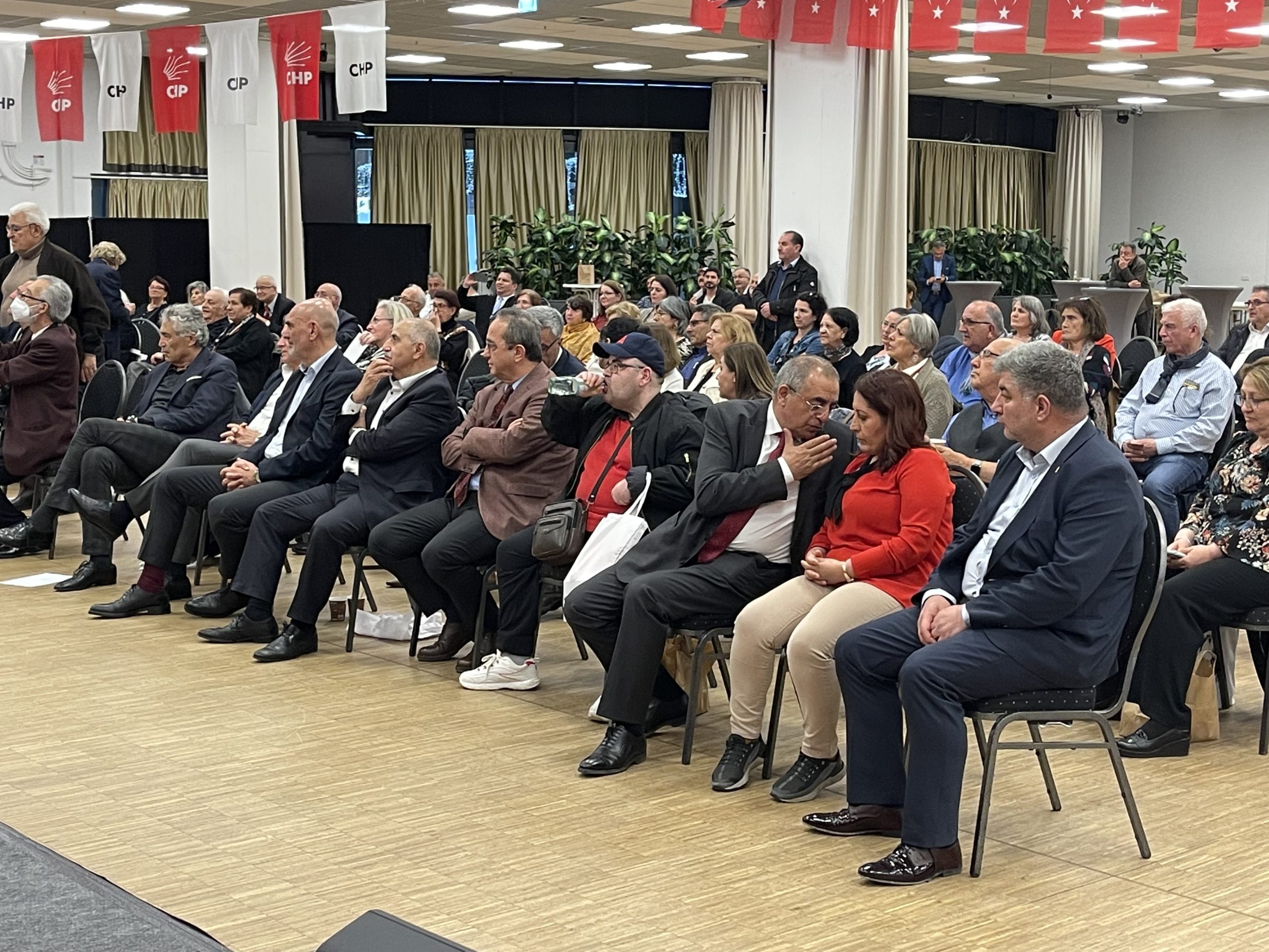 Kenan Kolat, CHP Berlin Birliği’ne yeniden başkan seçildi