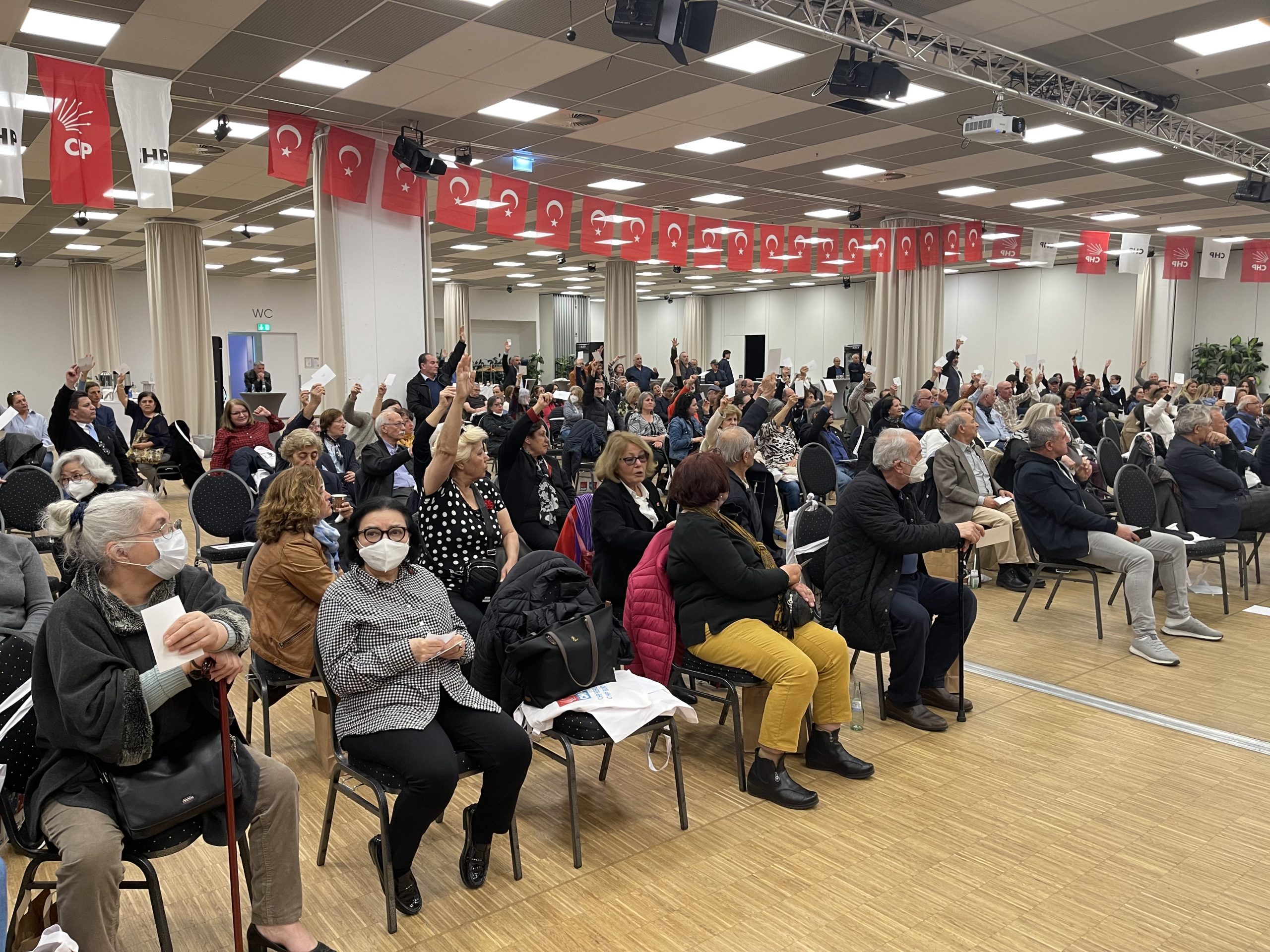 Kenan Kolat, CHP Berlin Birliği’ne yeniden başkan seçildi