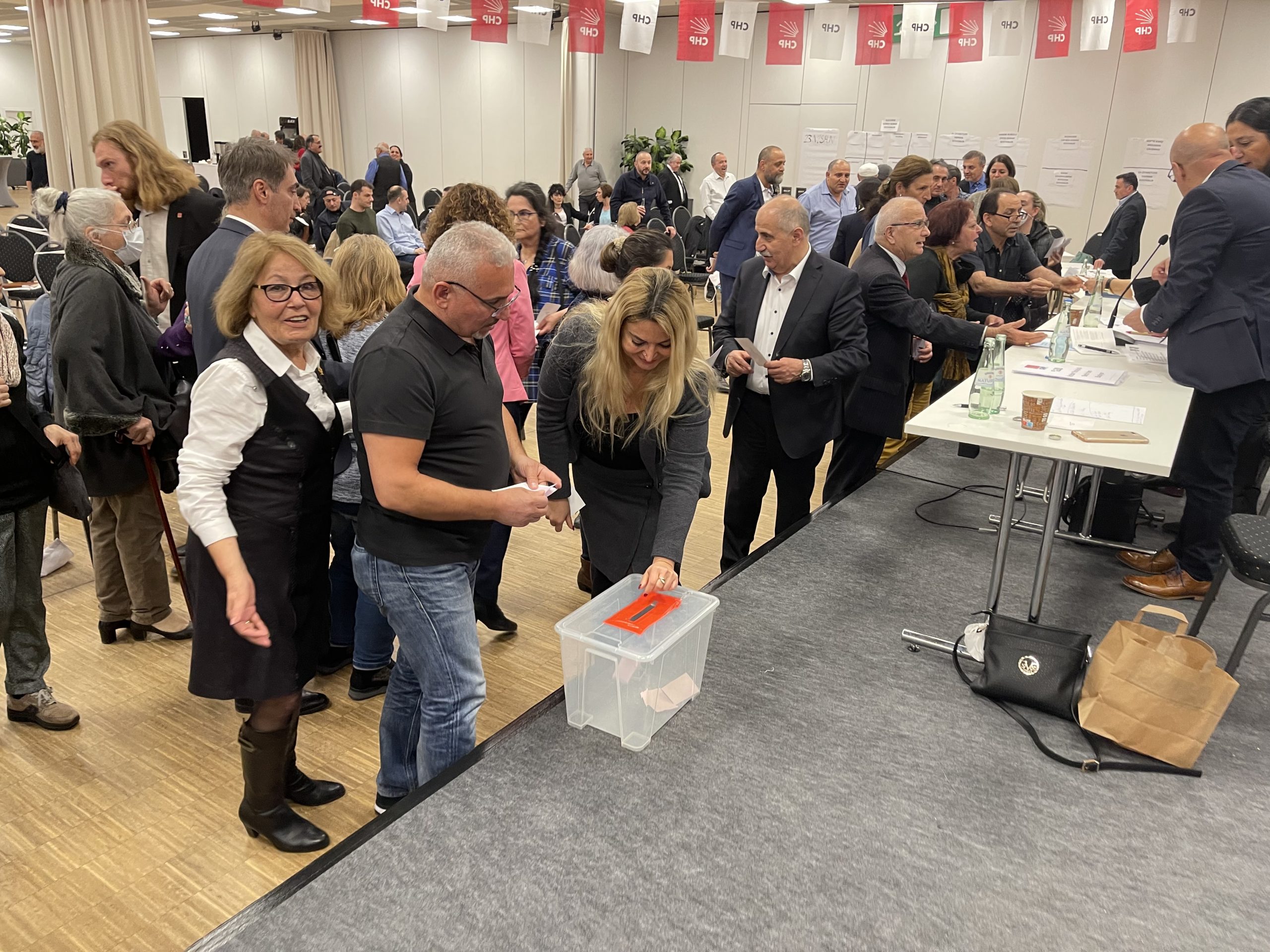 Kenan Kolat, CHP Berlin Birliği’ne yeniden başkan seçildi