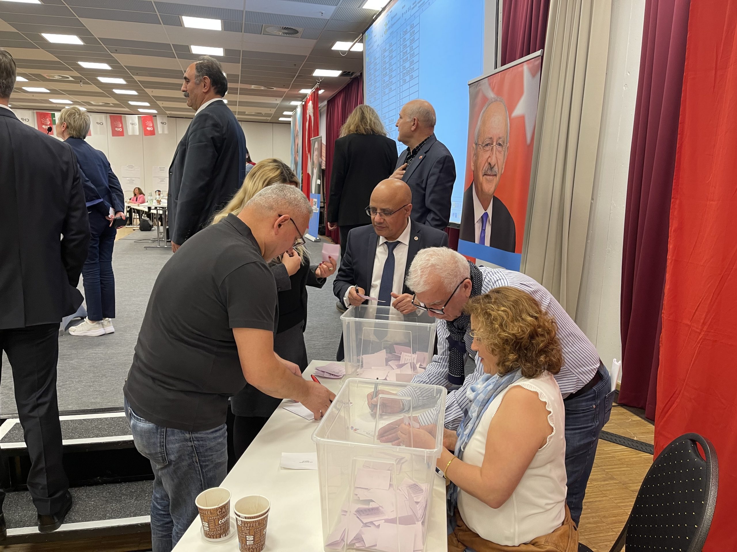 Kenan Kolat, CHP Berlin Birliği’ne yeniden başkan seçildi