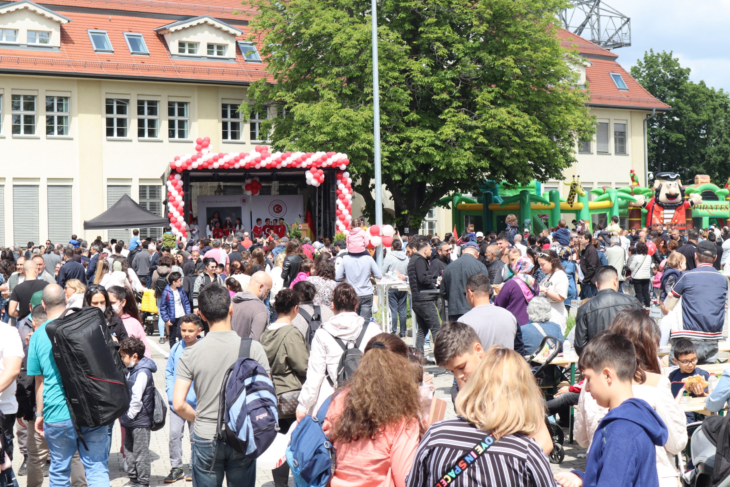 Berlin Başkonsolosluğu ’’Çocuk ve Gençlik Şenliği’’ düzenledi