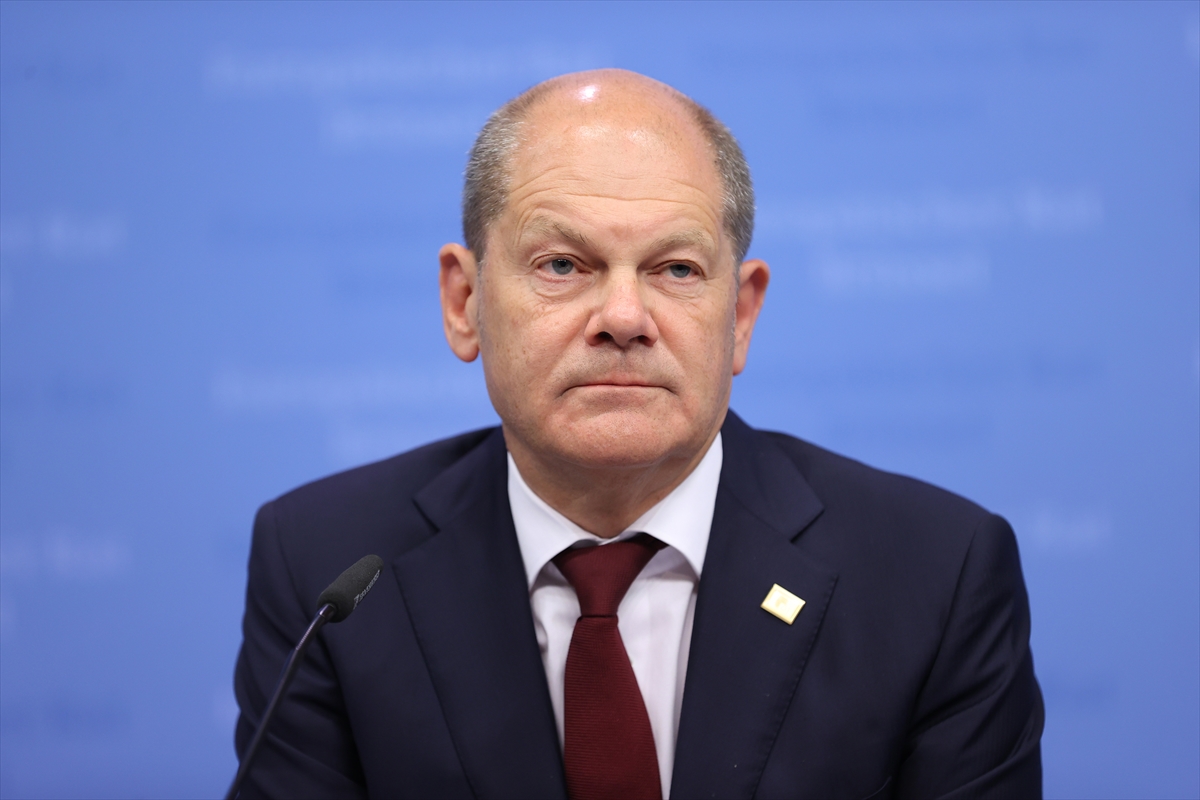 Scholz: "Almanya'da kalma hakkı olmayanları büyük ölçüde sınır dışı etmeliyiz"