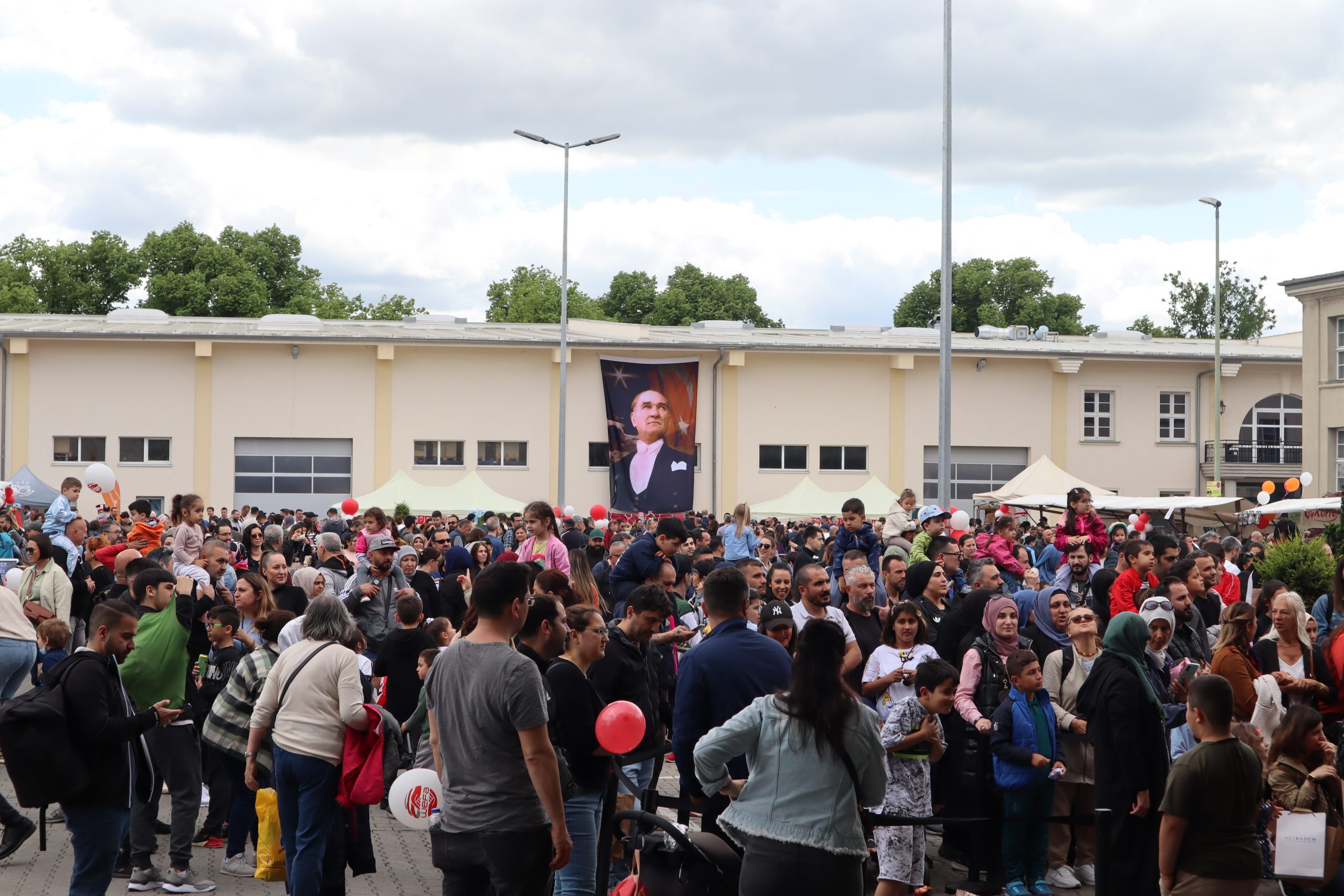 Berlin Başkonsolosluğu ’’Çocuk ve Gençlik Şenliği’’ düzenledi
