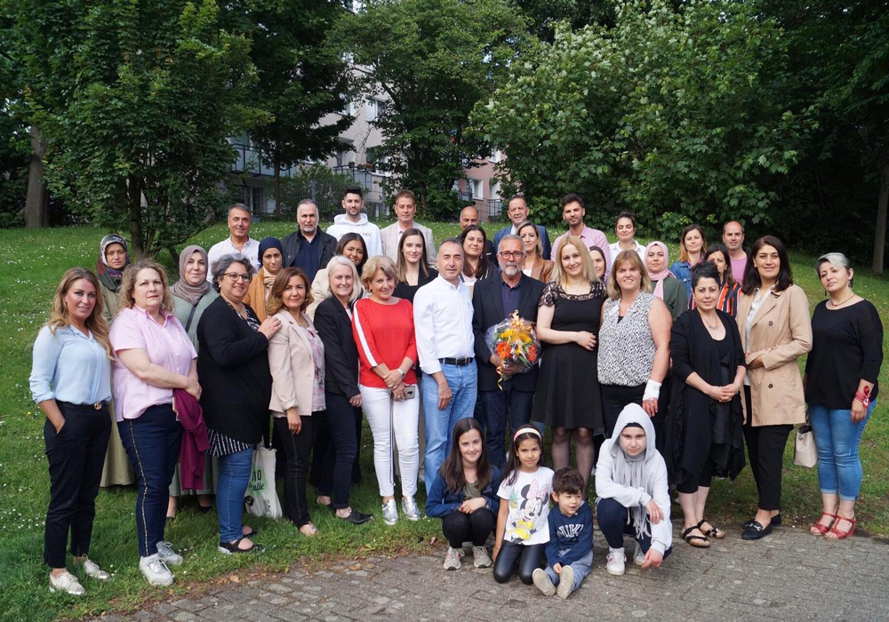 ÇOCUĞUMUZUN NASIL OLMASINI İSTİYORSAK ÖYLE DAVRANMALIYIZ