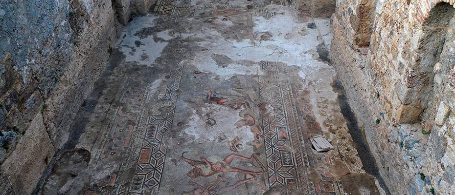 Alanya'da 164 metrekarelik Herakles mozaiği bulundu